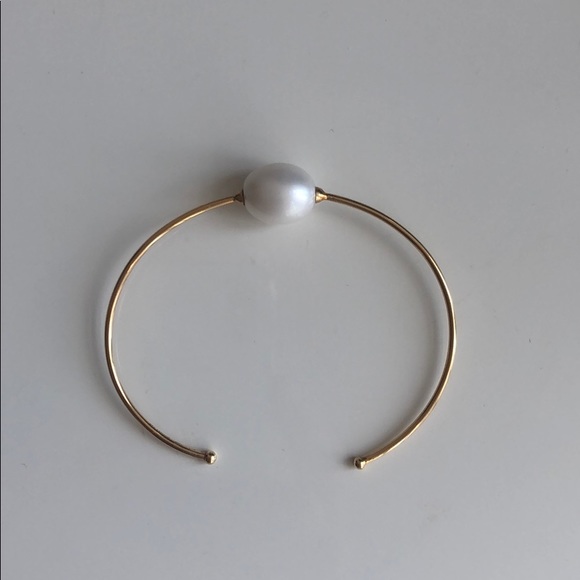 Mizuki Single Pearl Cuff Bracelet - Picture 4 of 5